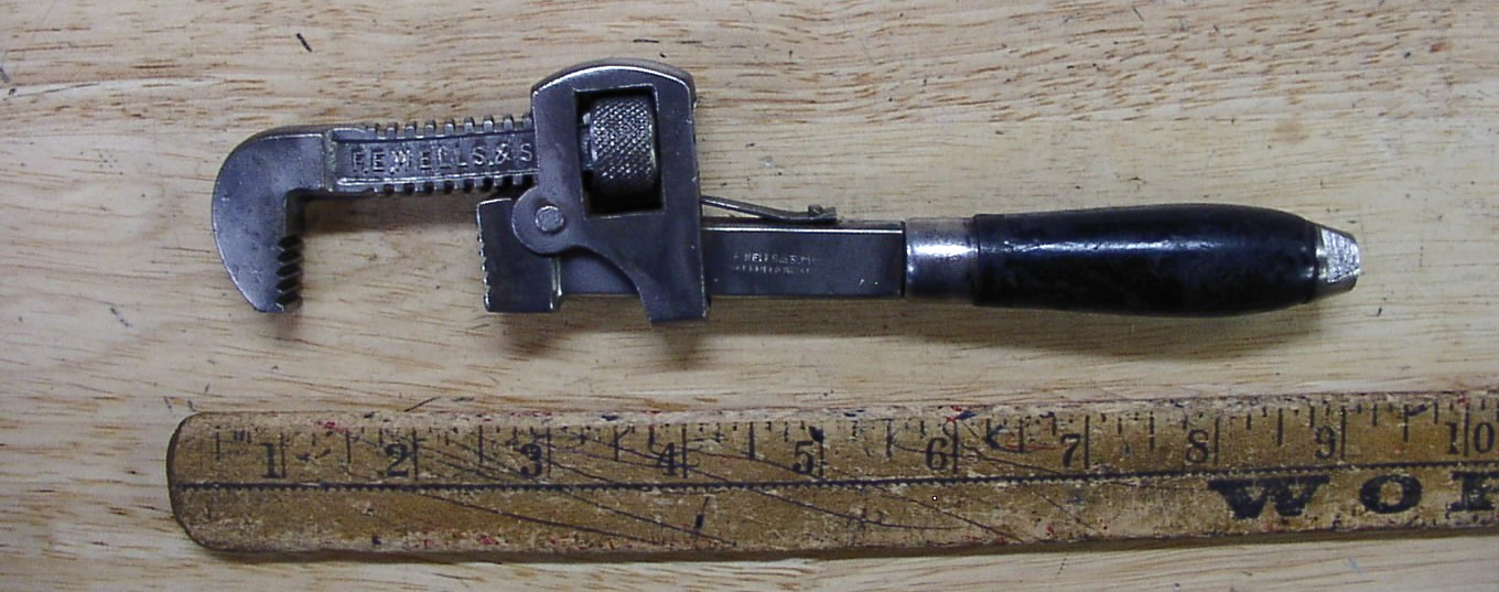 Vntg F.E. Wells,Greenfield Ma. Round Wood Handle 8″ Pipe Wrench,1/2″ Jaws,XLINT
