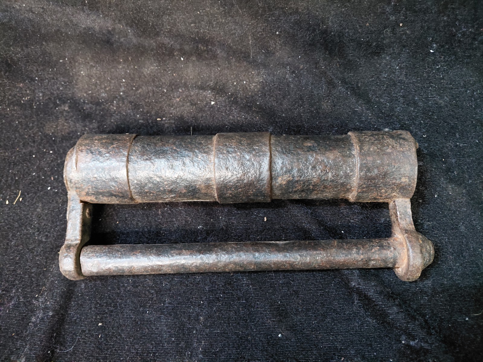 OLD VINTAGE HAND FORGED IRON PADLOCK &KEY,CYLINDRICAL SHAPE .HISTORICAL PADLOCK