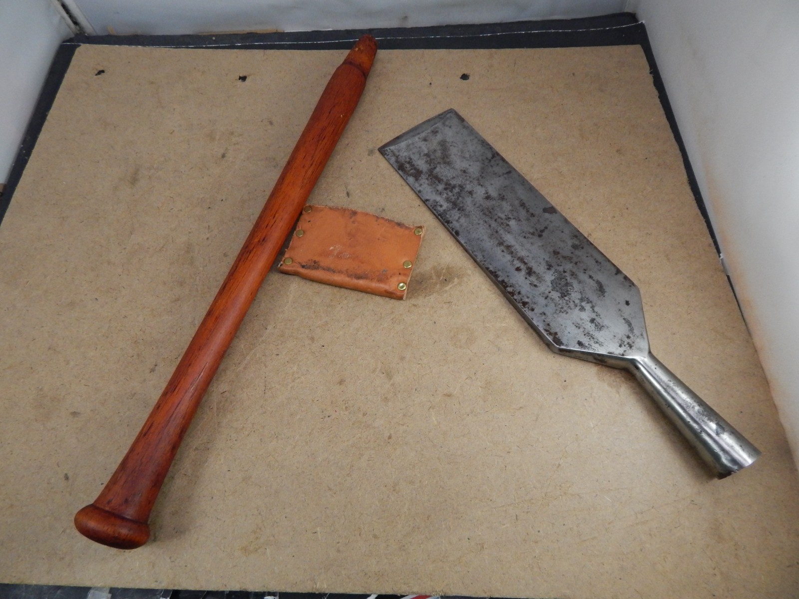c.1850 T.H. WITHERBY 3.5″ wide TIMBER FRAMING CHISEL SLICK Excellent