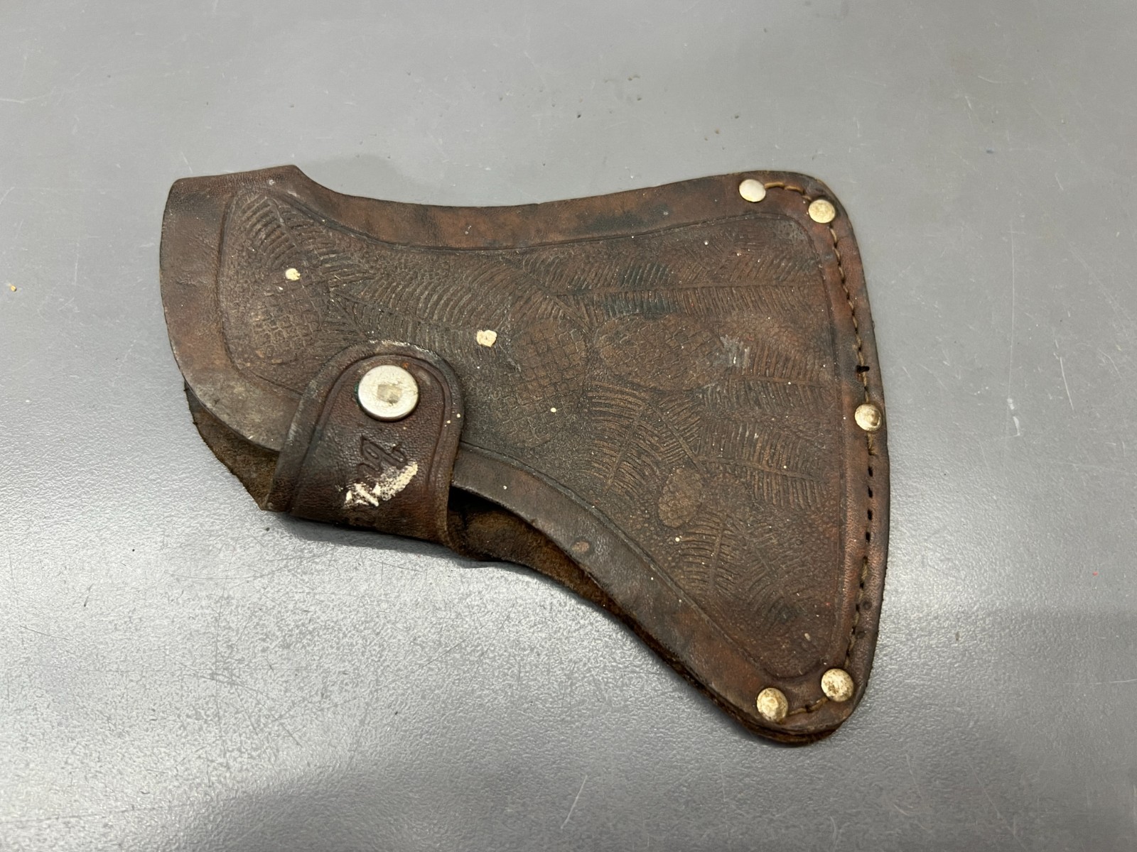 (B) VINTAGE ESTWING TOOLED LEATHER LOGO HATCHET SHEATH ONLY – USA