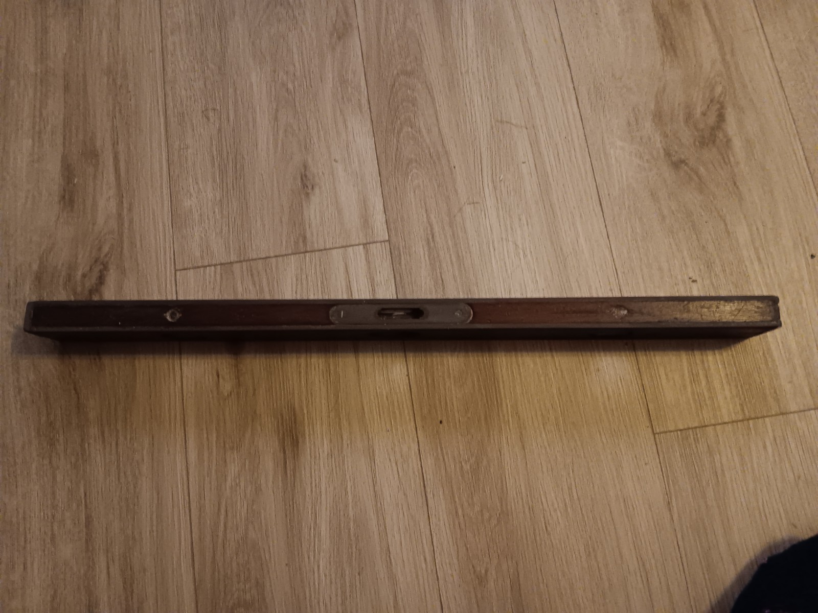 Vintage Henry Disston & Sons 24″ carpenter’s level, Antique. (Read)