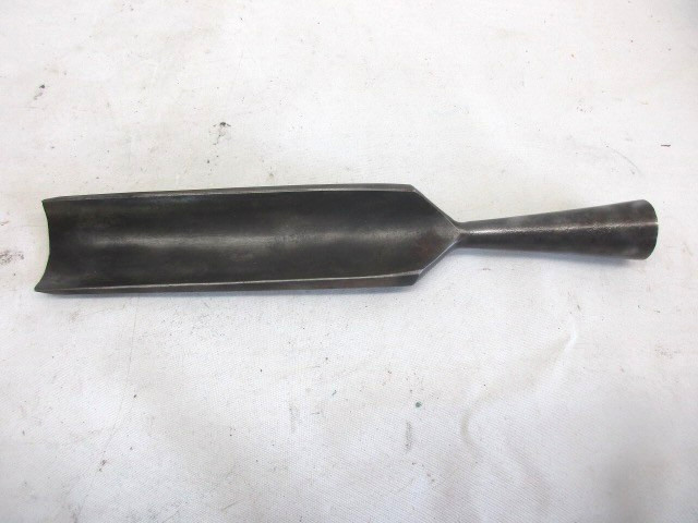 Vintage Union Hardware Company 1 1/2″ Gouge Socket Chisel, no handle