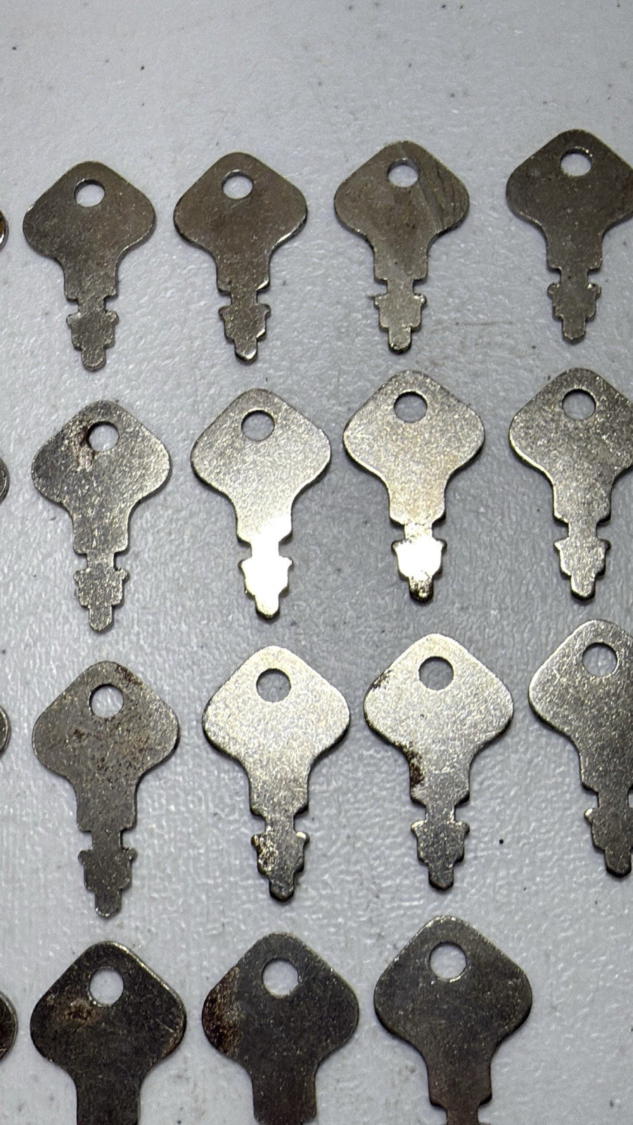 LOT OF 22 NEW 1148 LAWN MOWER GARDEN TRACTOR UNIVERSAL IGNITION KEYS POLARIS WOW