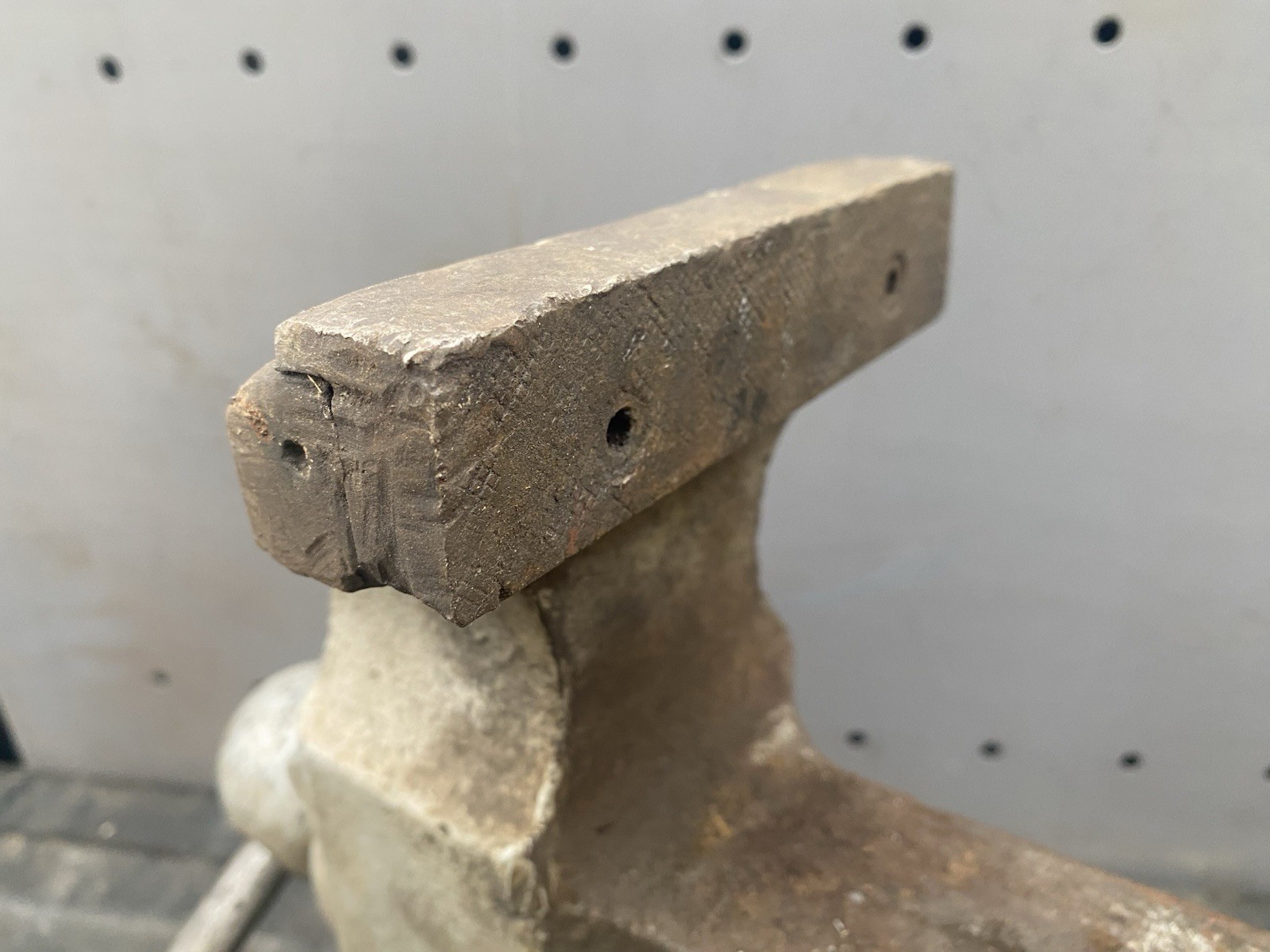 Vintage Large 107 Lb Athol 736 Bench Vise RARE W/ Rear Swivel Jaw