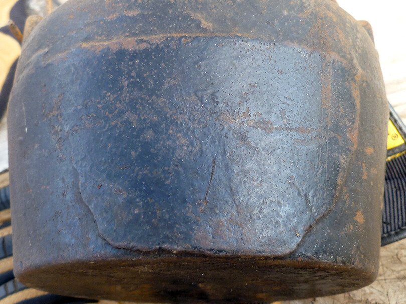 ~ D23-99- old little iron SMELTING POT w/INSERT ~ size 6?