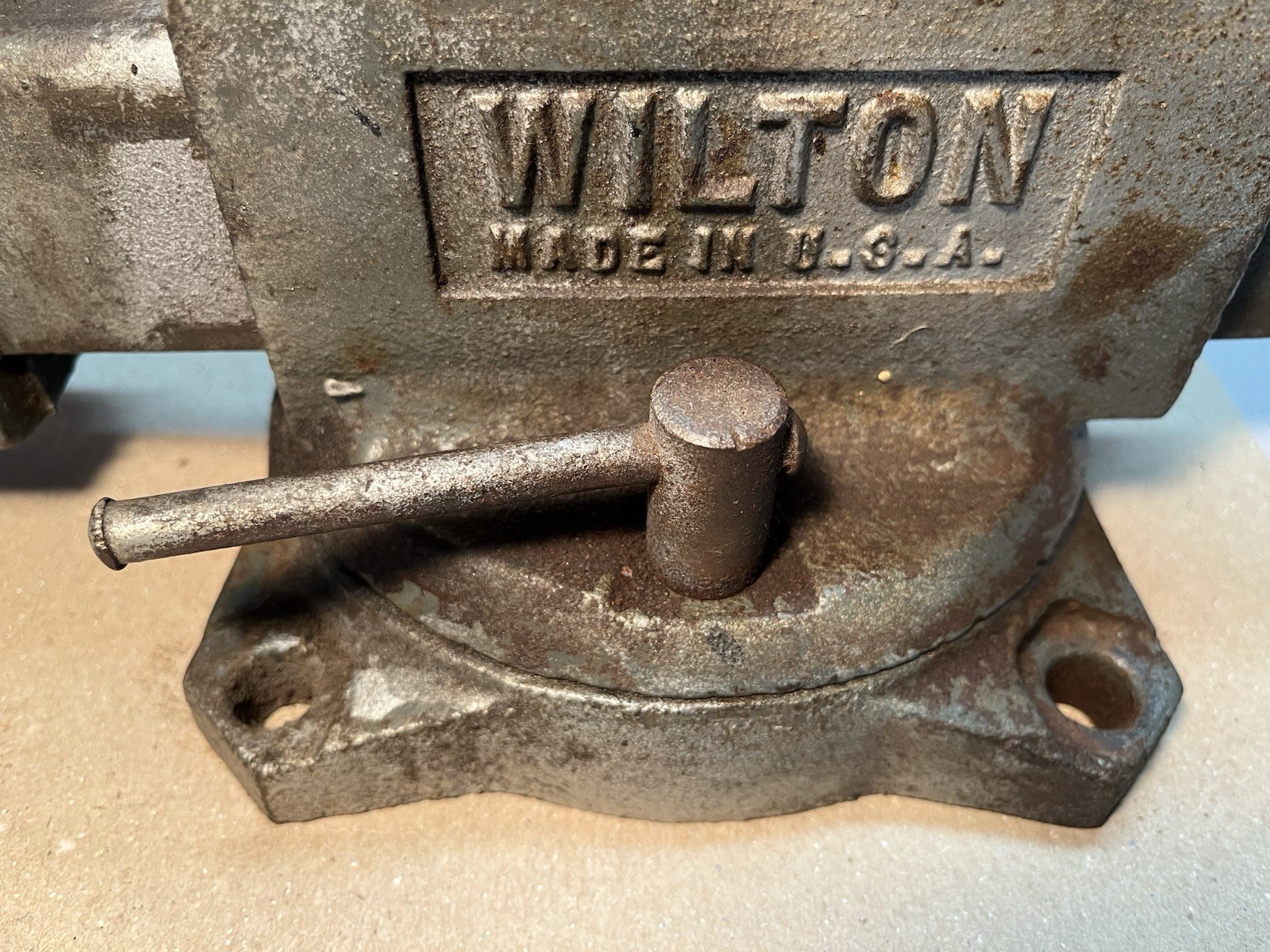 WILTON 1644 4″ Mechanics Vise – Made in USA – Pipe Clamp Anvil