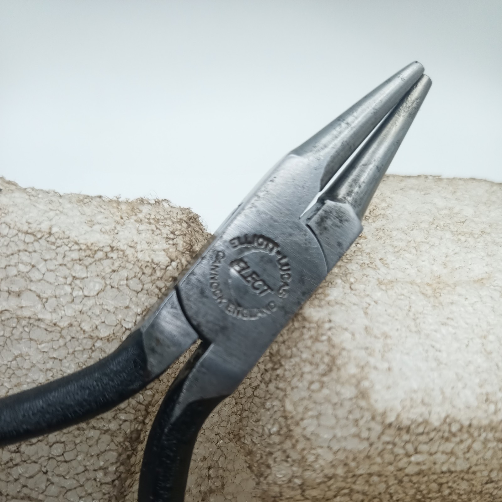 Vintage Elliott Lucas Elect 4 1/4″ Round Nose Pliers Wire Bending Forming Tool