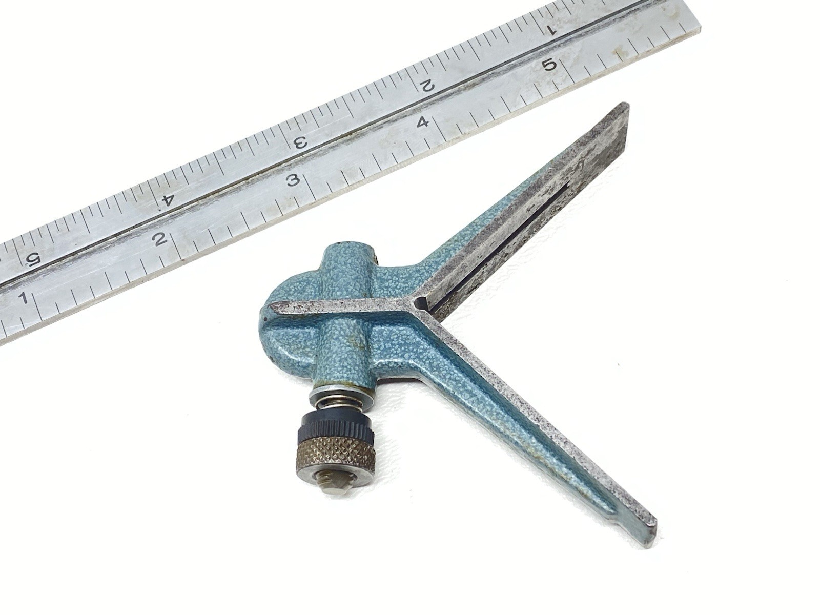 Mitutoyo No. 180-201 Small Center Finder Head & 6″ Stainless A Grad Scale