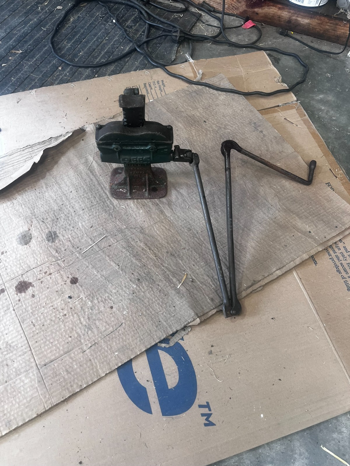 Rare Vintage Rees Mfg Corp Jack Model No. 8 Functions and has handle