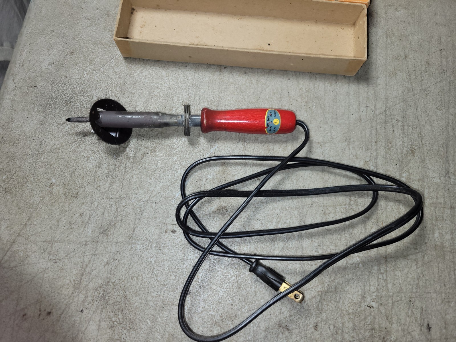 Vintage Small Drake soldering iron no. 360 35watts 120 volts w/box used 1 time