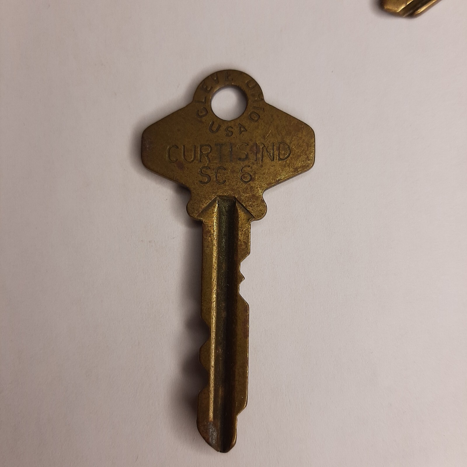 Lot of 4 Various CURTIS Keys Vintage Cleveland Ohio USA FC2 SC6 KW-1 RU4 BRASS