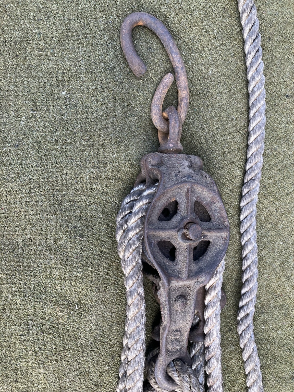 Antique 1900s Metal Pulley Block And Tackle W/Rope General Store Rustic Decor