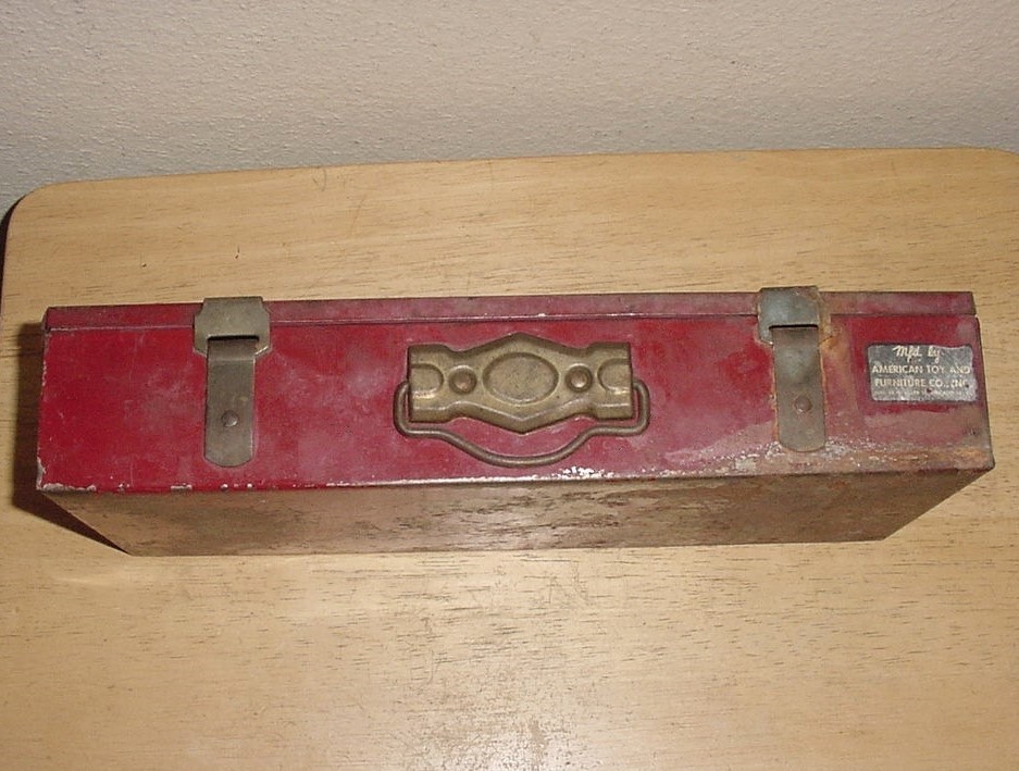 VTG RED METAL TOY TOOL CHEST/BOX BY AMERICAN TOY & FURNITURE CO. CHICAGO, ILL.