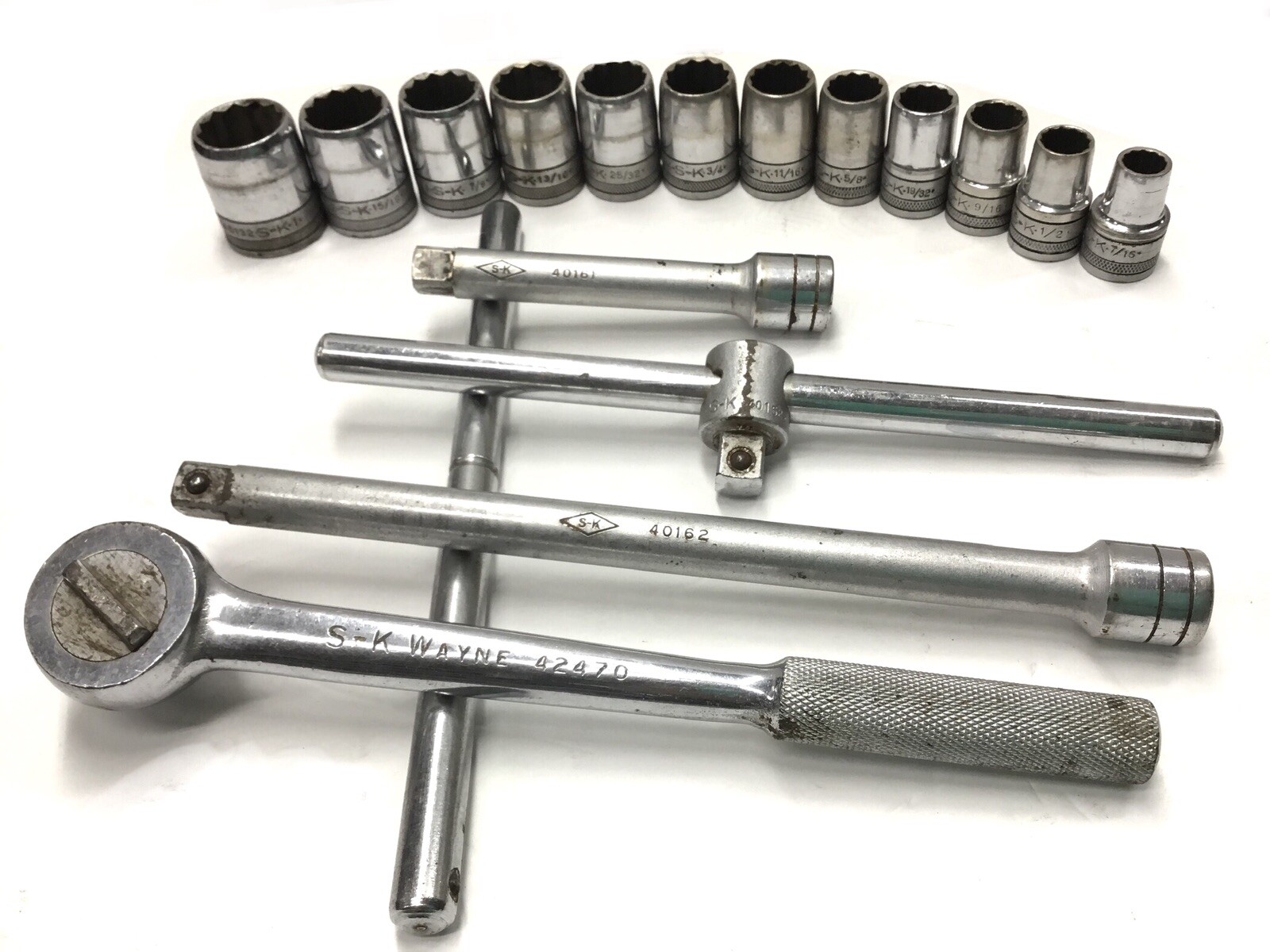 Vintage “S-K WAYNE” 1/2″ SAE 18 Pc. Ratchet, Extensions & Socket Set 7/16″ – 1″