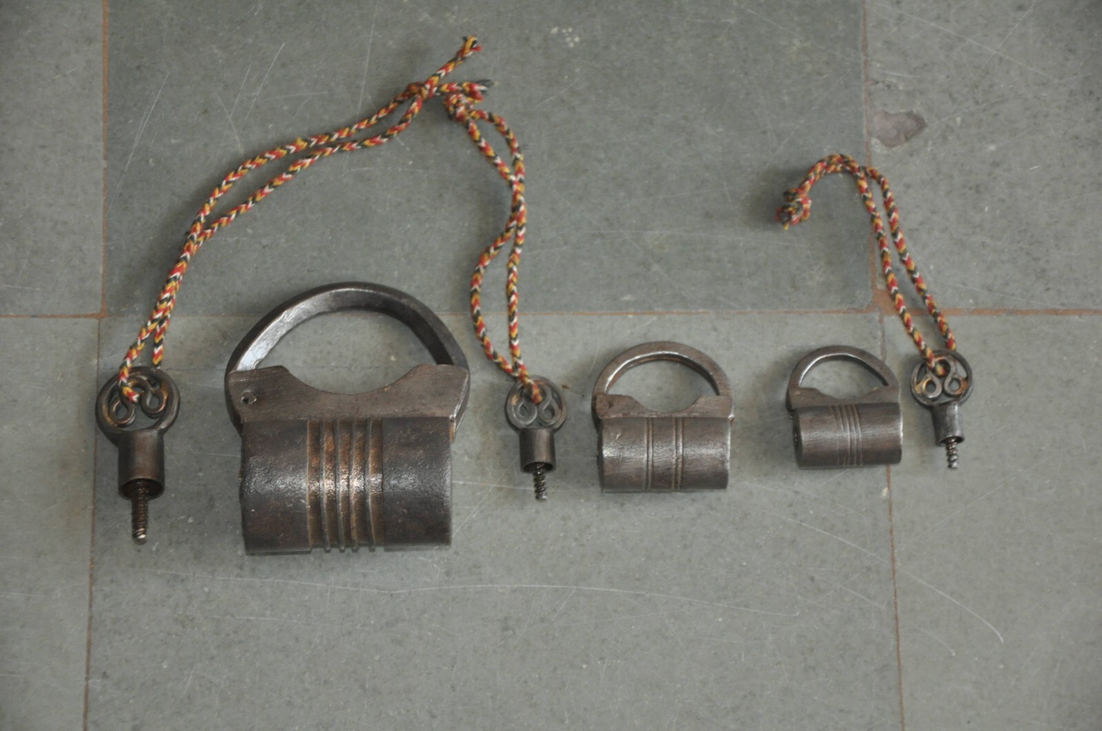 3 Pc Vintage Solid Screw System Iron Lines Engraved Handcarfted Padlocks