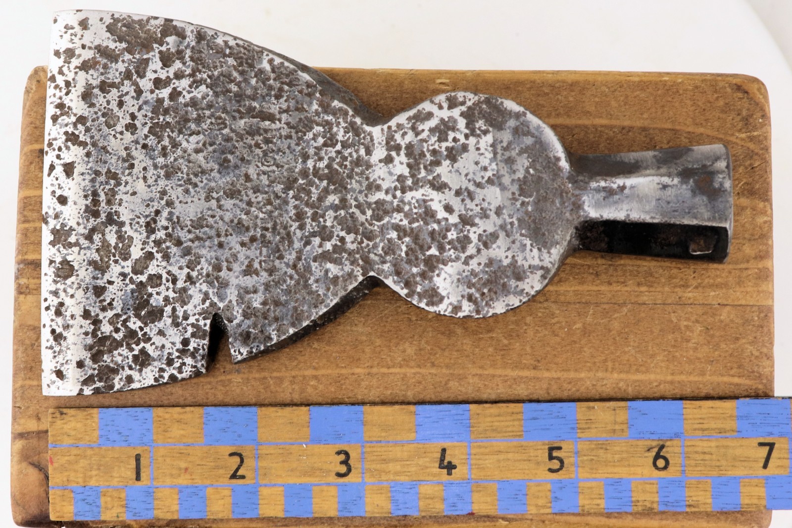 VINTAGE 1 Lb 6 Oz HALF HATCHET