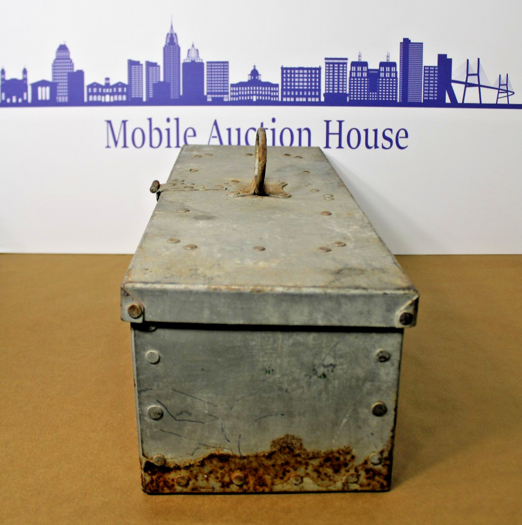 Vintage WWII Era US SS MFG CO 1945 Metal Tool Box 22″ x 8″ x 7″ Heavy & Durable!
