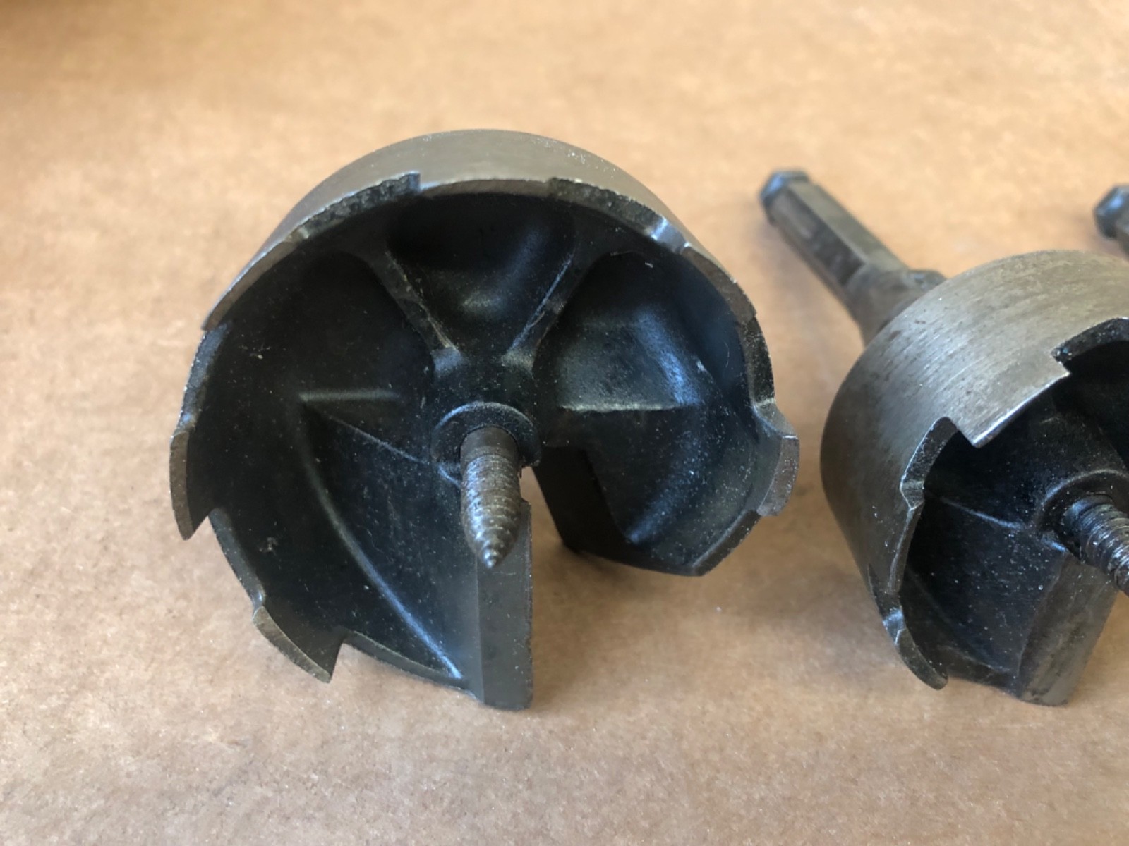 lot of Wood Drill Bits: 7 pcs (Milwaukee: 1-3/8″- 2-9/16″, Lenox, Iwrin)