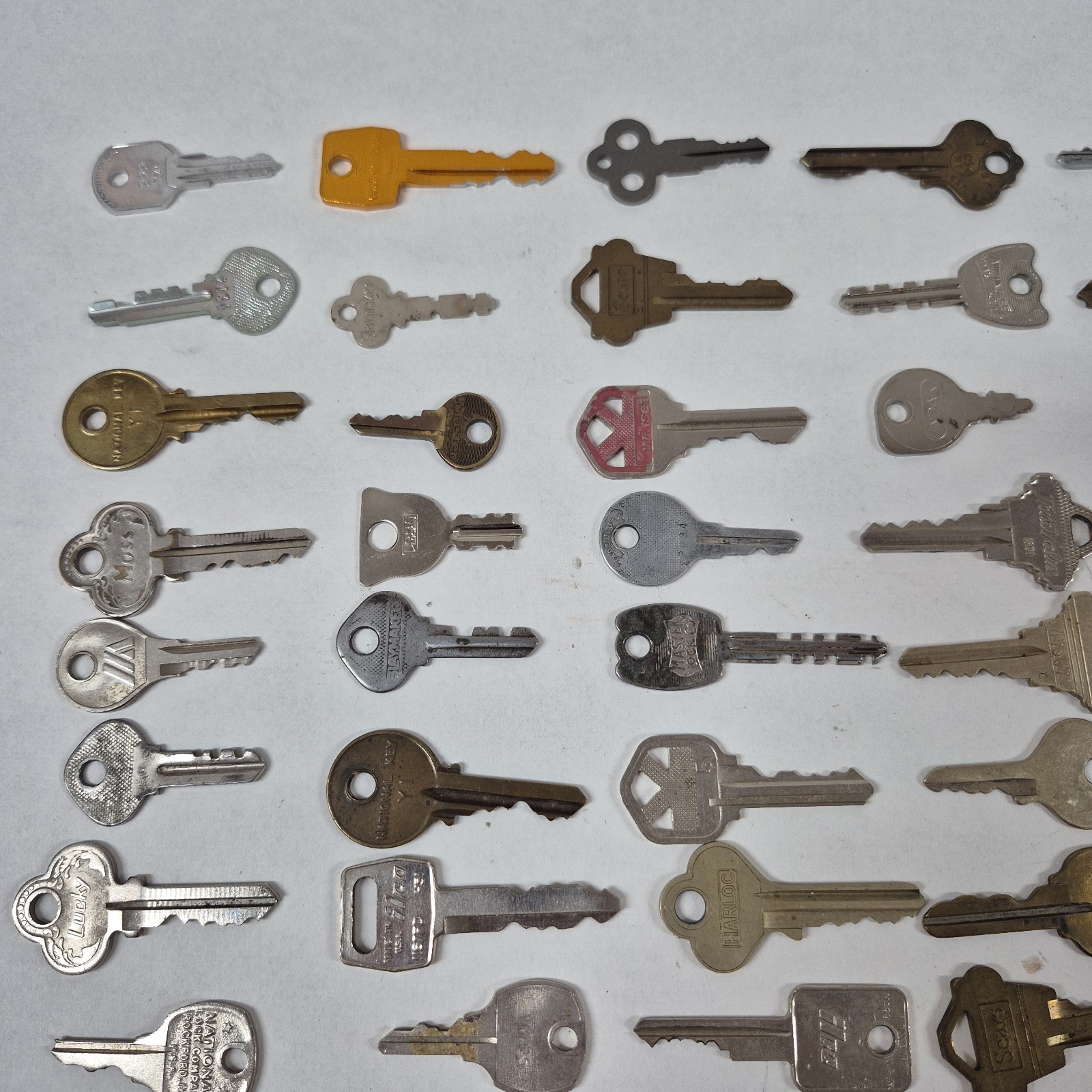 Mixed Lot of 116x Vintage & Modern Metal Keys Brands Sears, Yale, Bell, Lucky…