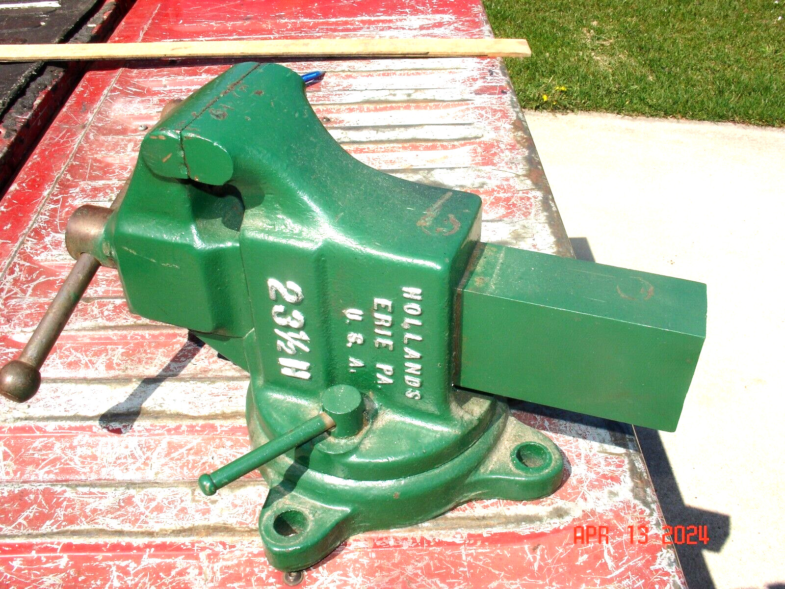 Hollands 23 1/2 Swivel Bench 3-1/2″ Vise USA