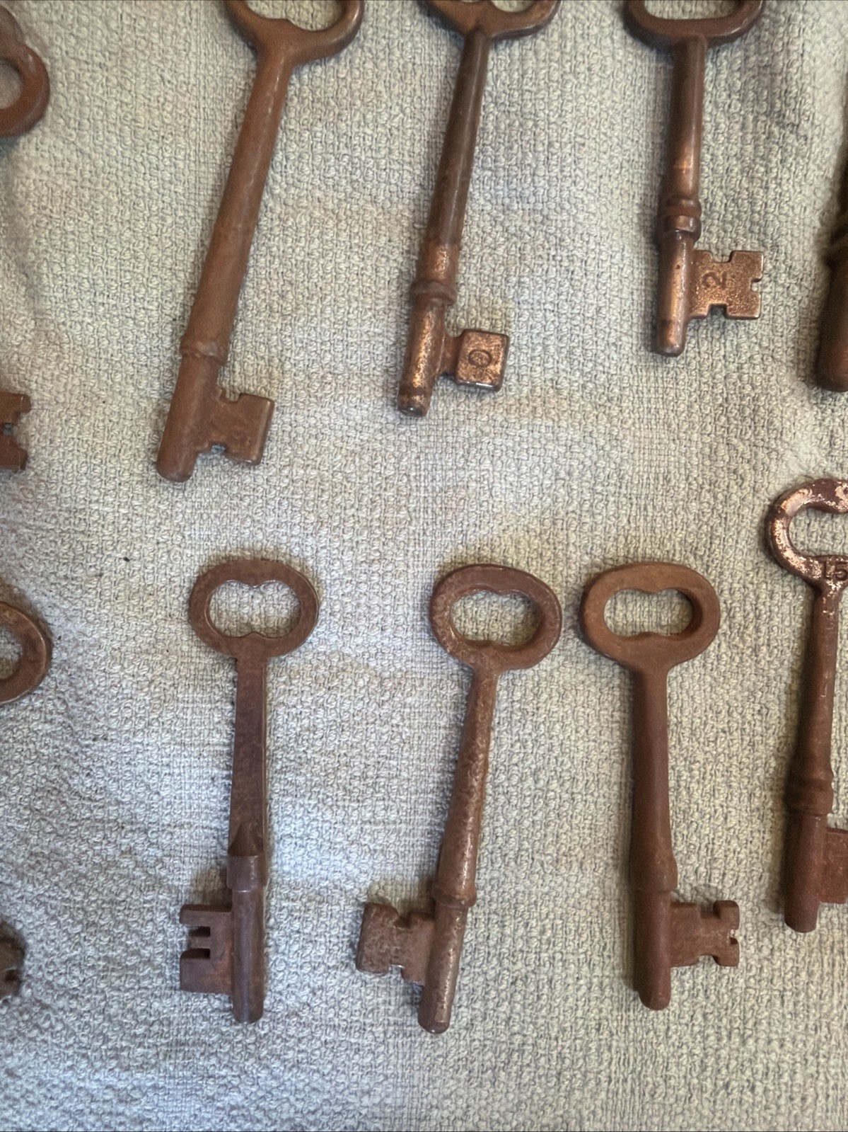 Lot of 31 Vintage Skeleton Keys