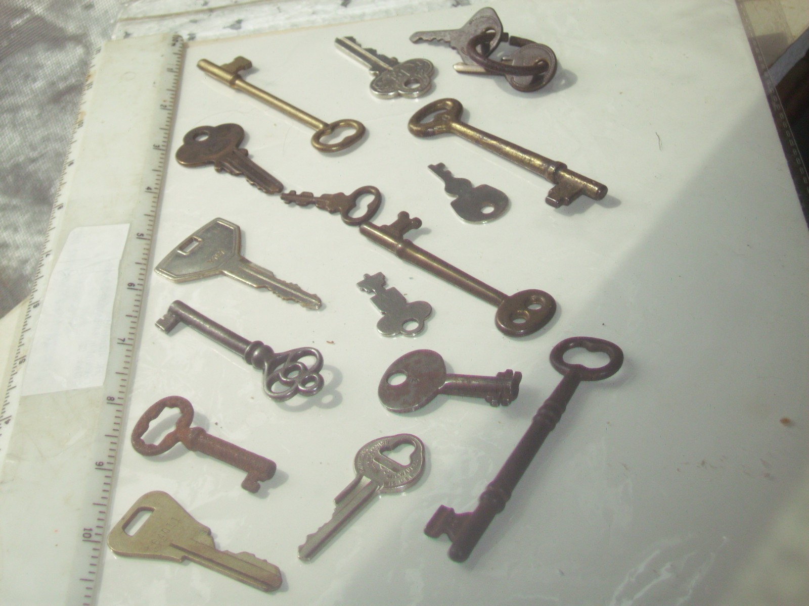 vintage mix 17 keys lot, skeleton, barrow, cabnet, lock, other Solid Steel
