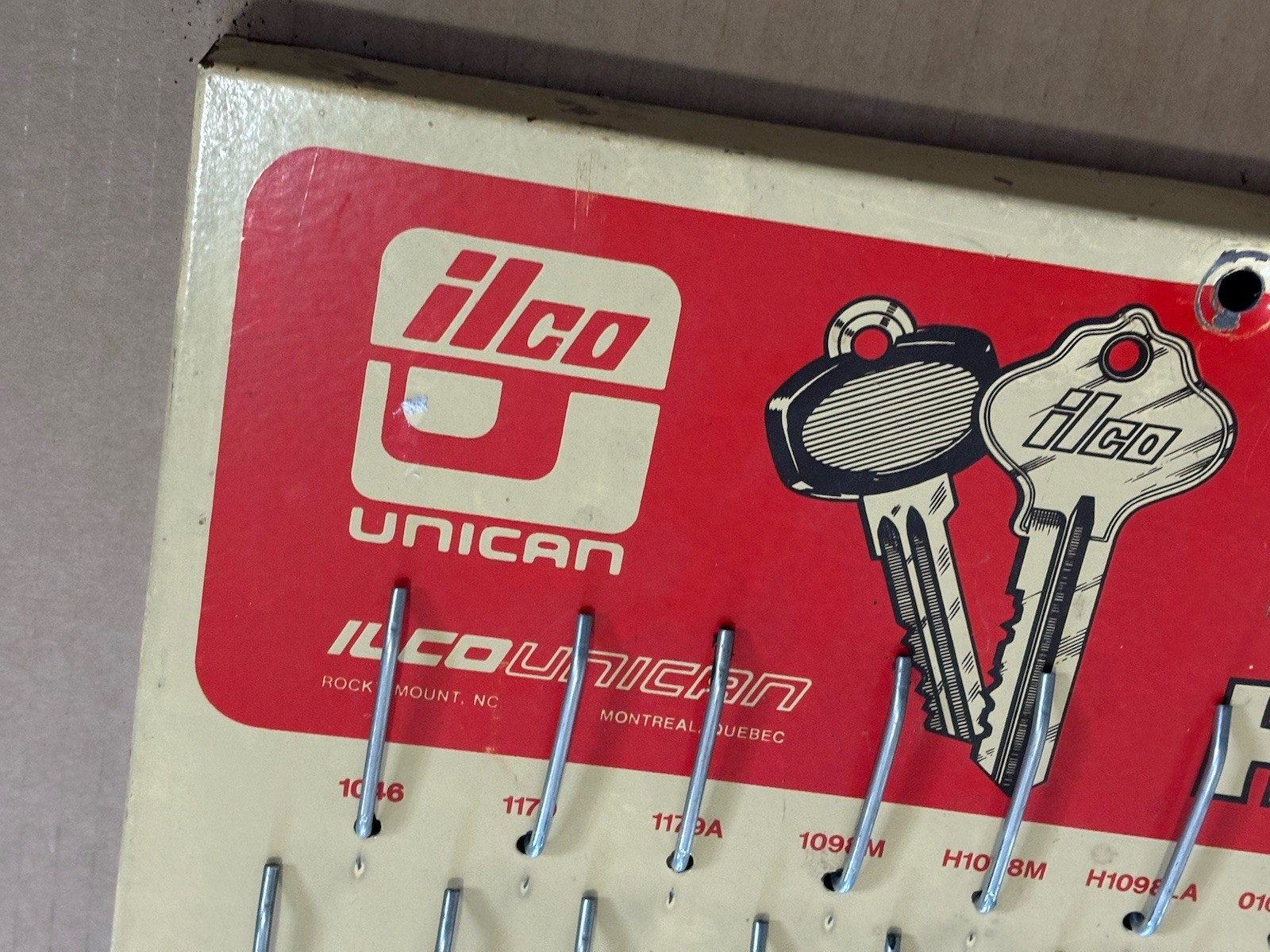 VINTAGE ILCO METAL KEY DISPLAY SIGN HARDWARE STORE Display