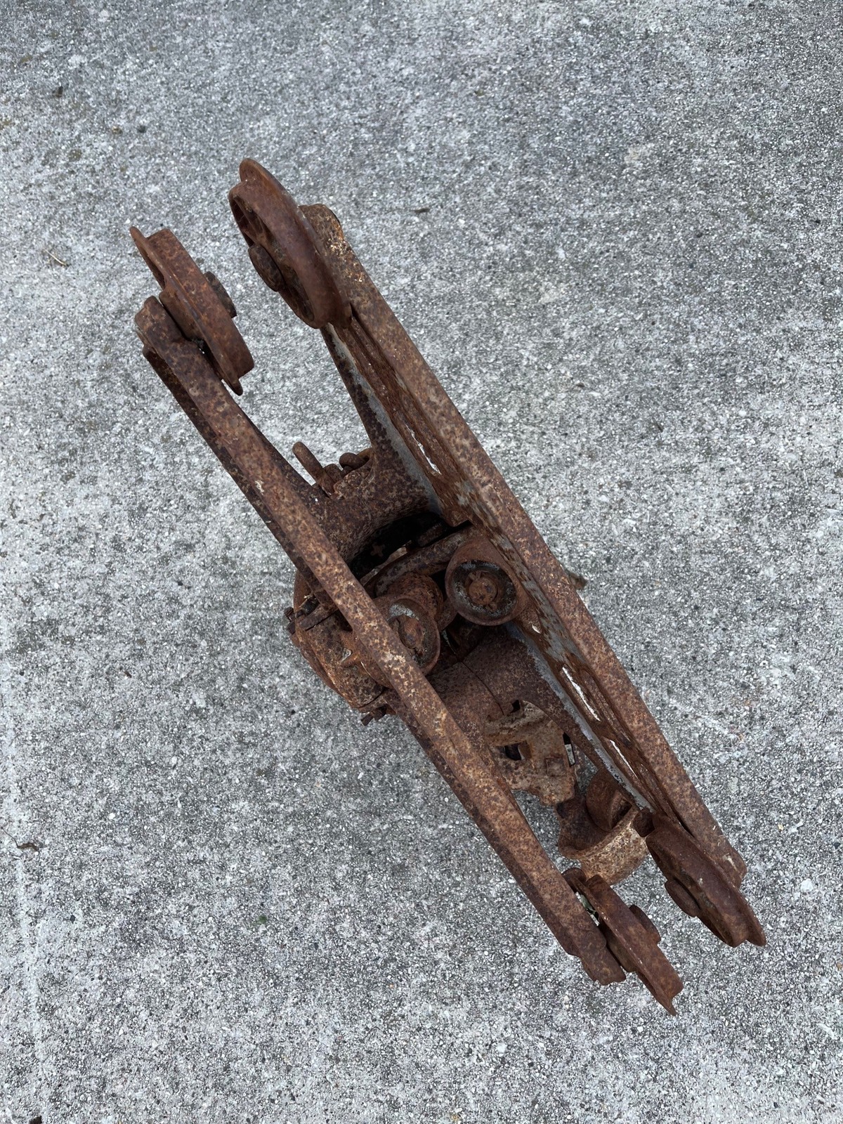 RARE Antique F.E. Myers Sure Grip Cast Iron Farm Hay Trolley Barn Equipment