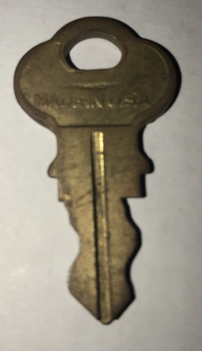 Vintage CHICAGO LOCK Co Brass Key #AM4 for Bulk Peanut Gumball Vending Machine