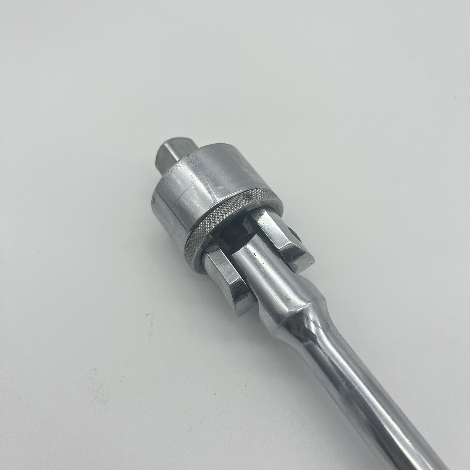 Bostitch 1/2″ Ratcheting Breaker Bar – BTMT72260 –