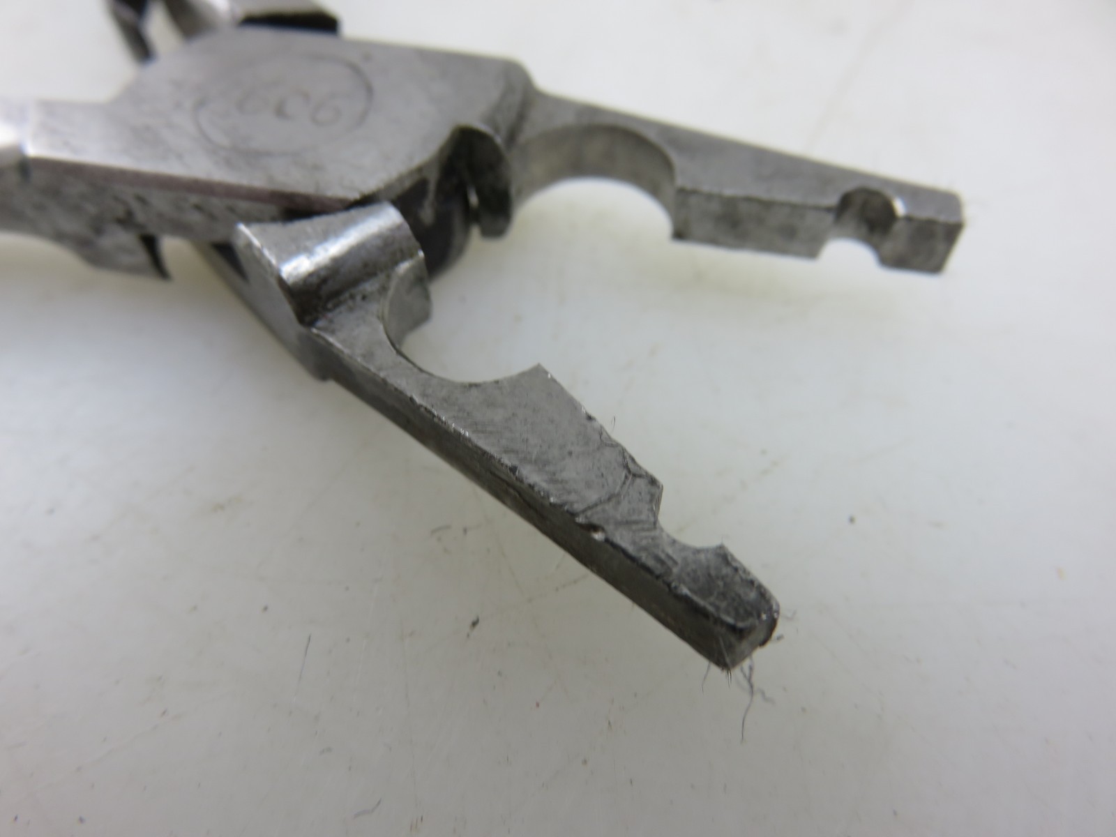 Erem No. 909/4 Crimpers Crimping Pliers Round Hole 5.75″ Long Vintage Swiss Made