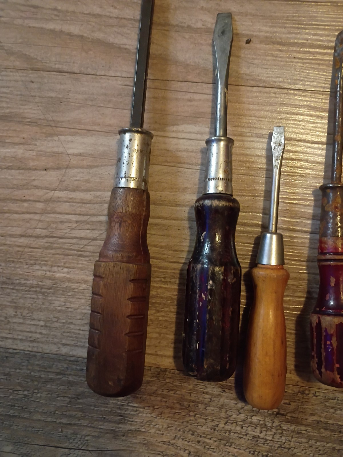 Lot of 6 Vintage Wood Handled Screw Drivers Flathead & Phillips