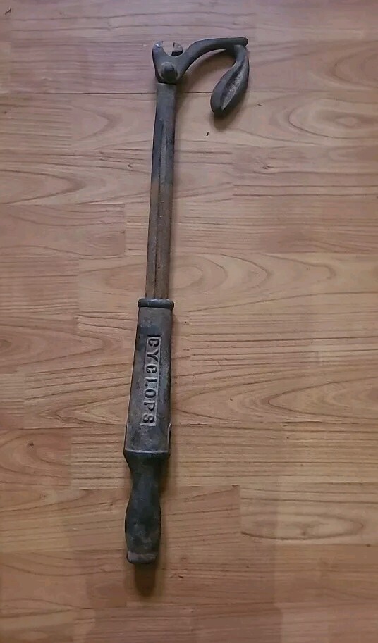 Antique Nail Puller – Cyclops for Woodworking and Carpentry