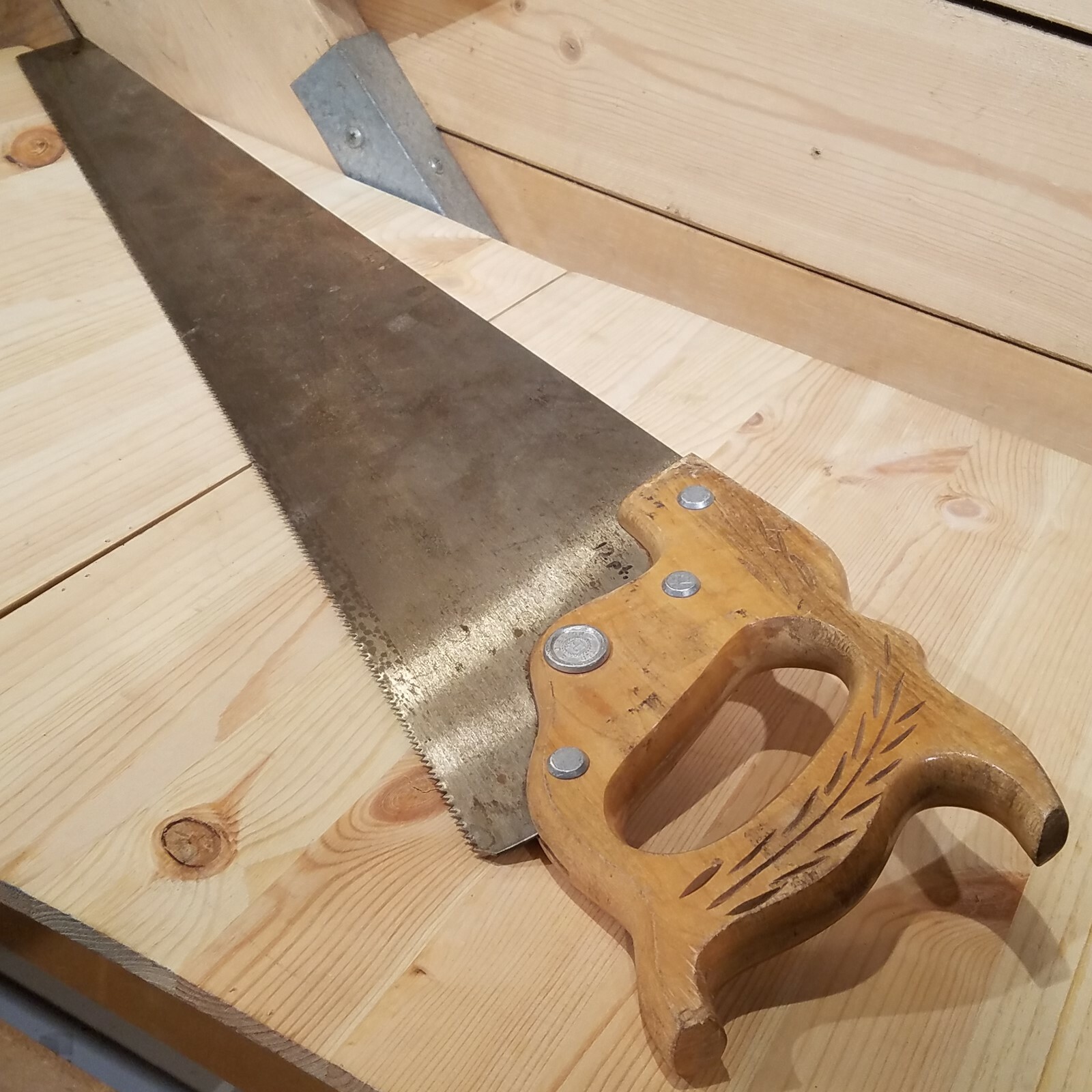 Vtg 1940’s 1950’s Disston Hand Saw Rancher R1 25 1/2″ Embossed – Swanky Barn