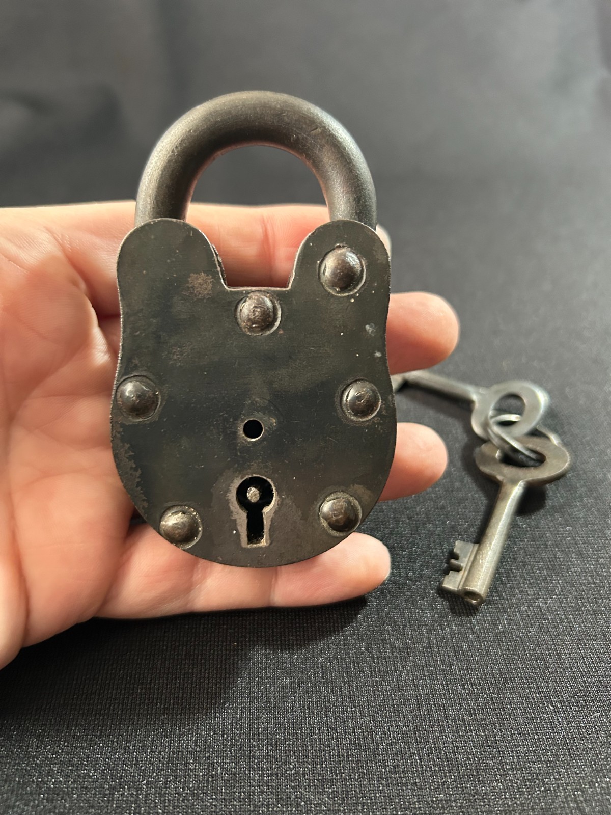 Antique Style Wine Cellar Padlock with 2 Skeleton Keys-works