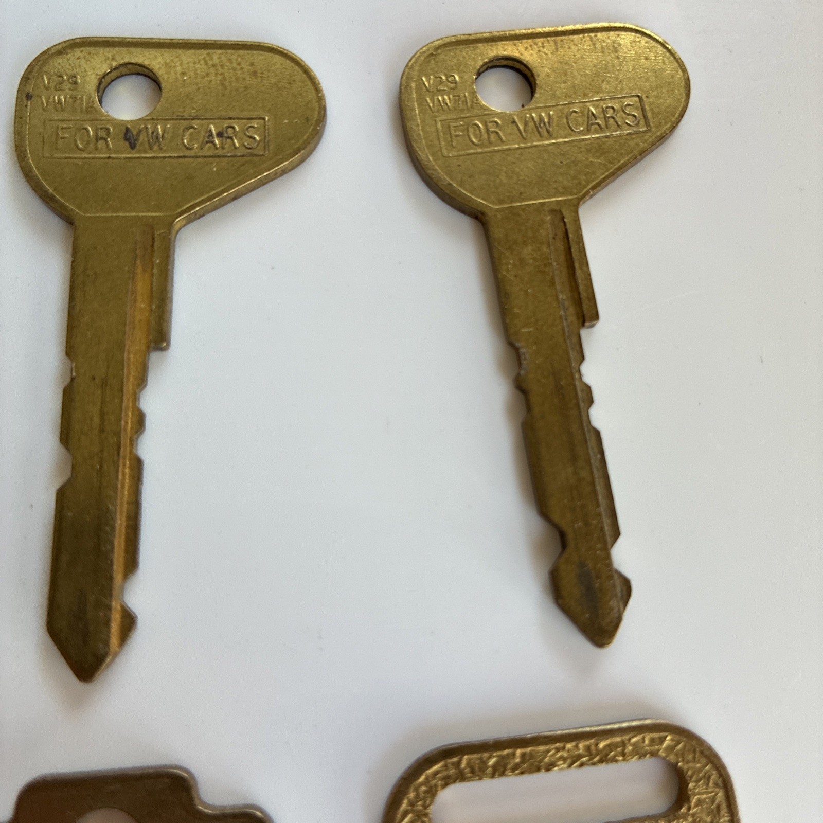Metal Keys Auto Car Mix Lot of 8 VW HONDA HYUNDAI DATSUN NISSAN Crafts