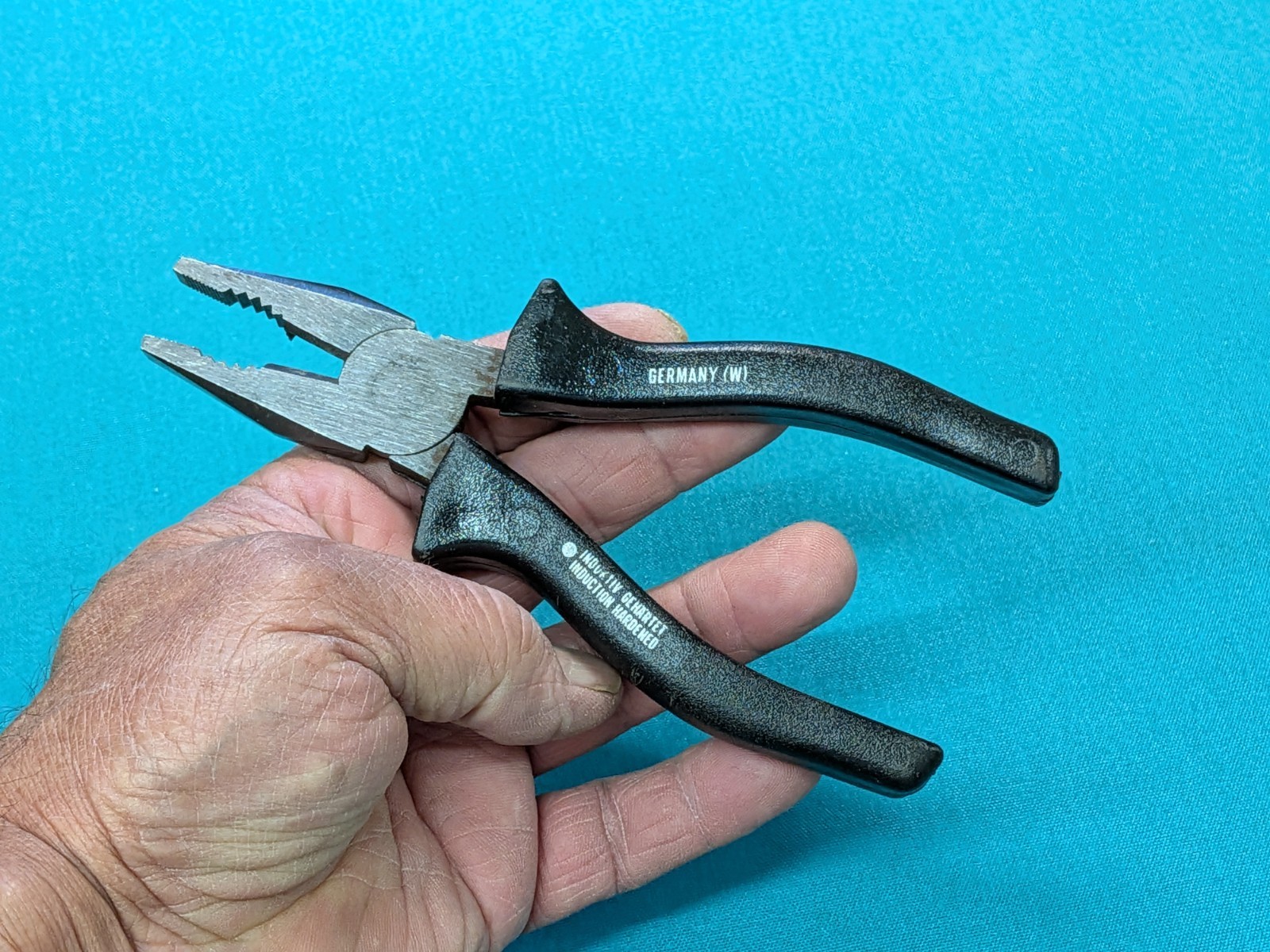 Vintage 6″ Combination Pliers w/ Side Cutters & Black High Leverage Grips