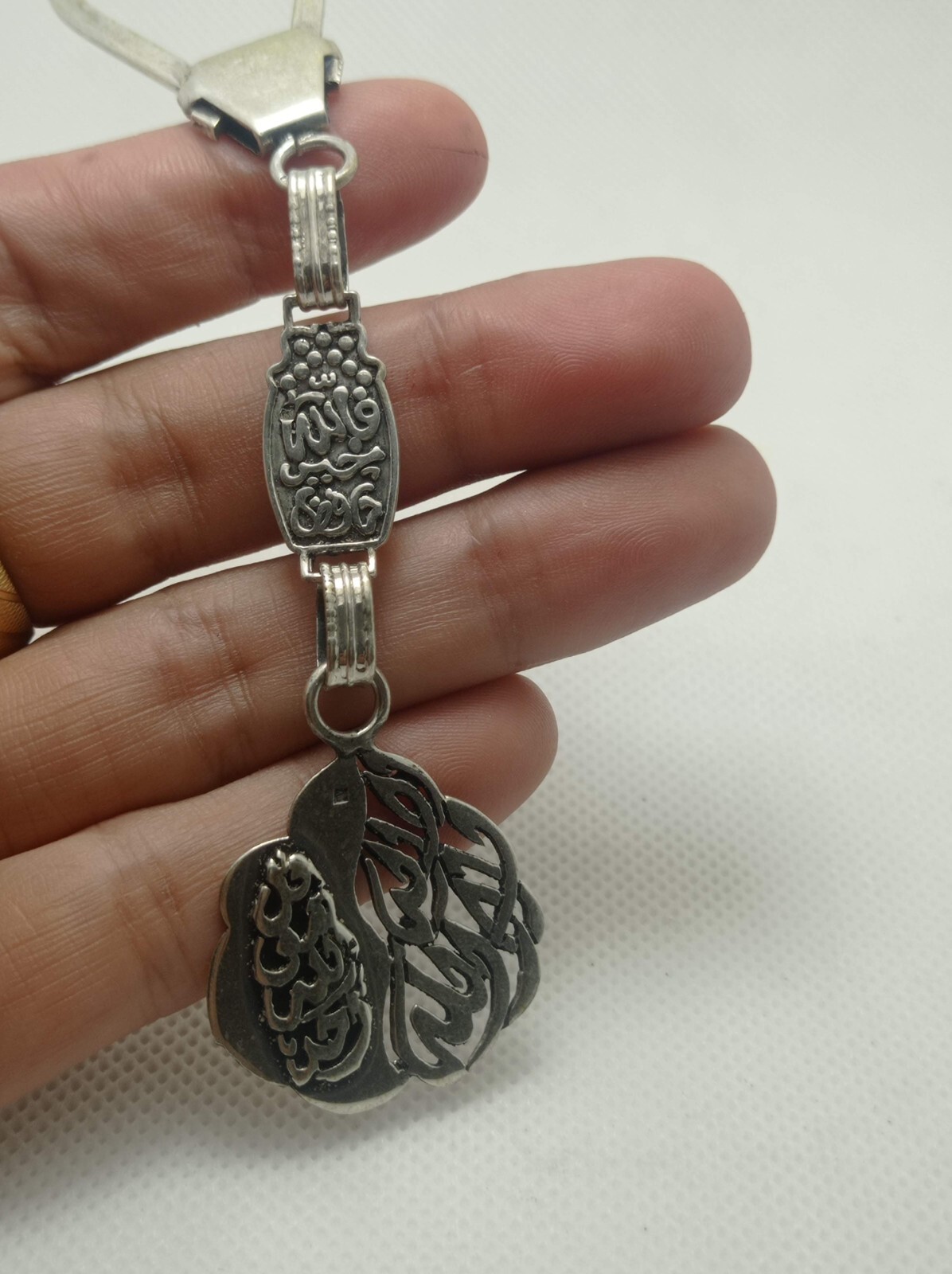 An 800 silver key chain with the word God written on it, suitable for all keys,