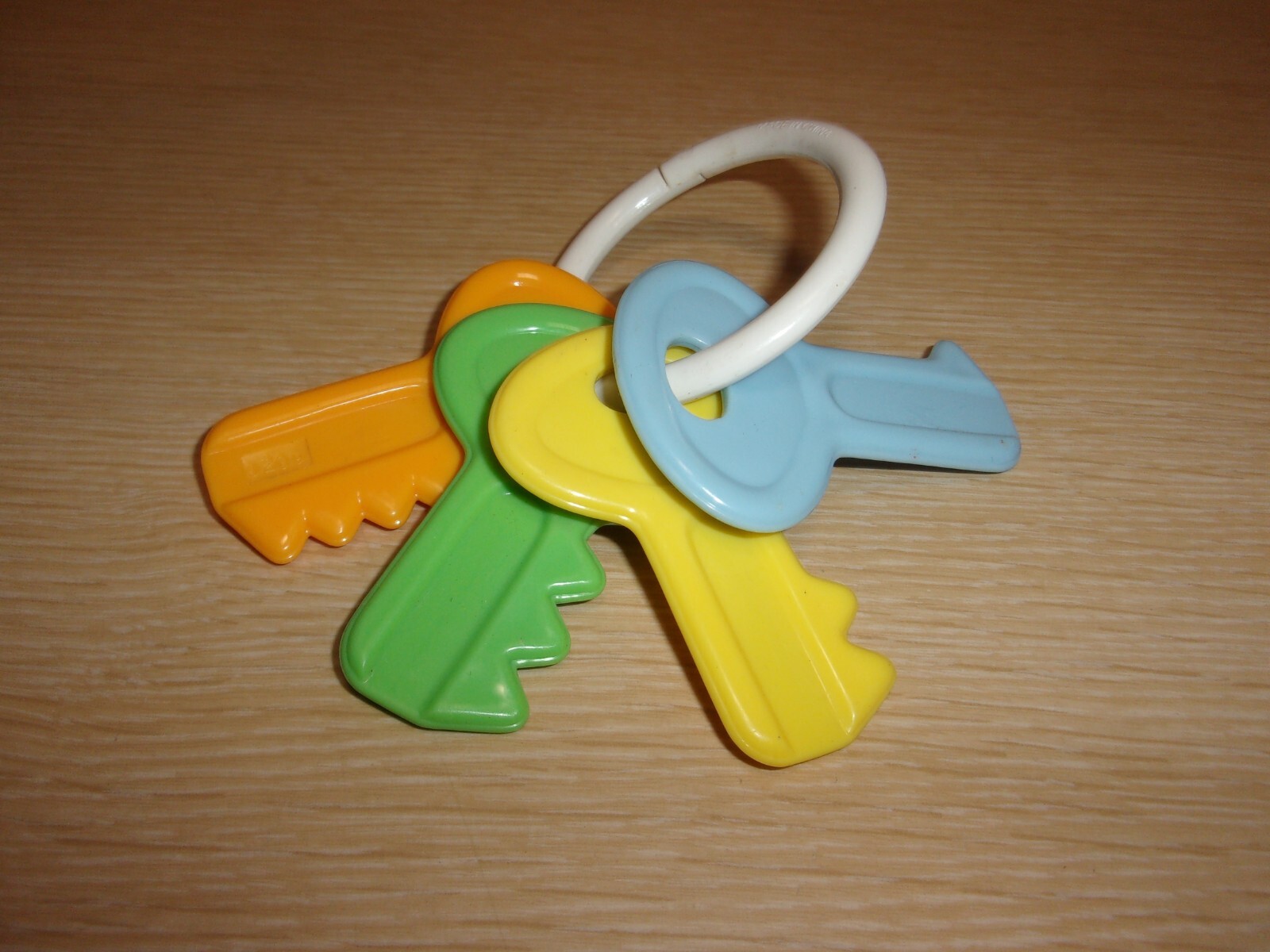 PLATIC BABY KEYS PASTEL COLORS ORANGE, GREEN, YELLOW AND BLUE