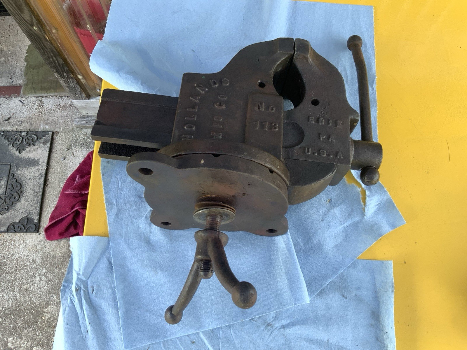 Hollands 113, 4in. Heavy Duty Swivel Base Vise, Erie, PA, USA