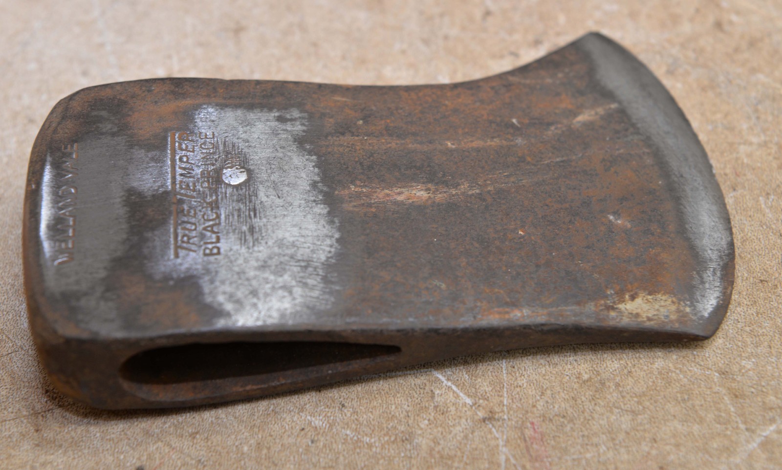 Rare Welland Vale True Temper Black Prince 3 1/2 lb collectible embossed axe A1