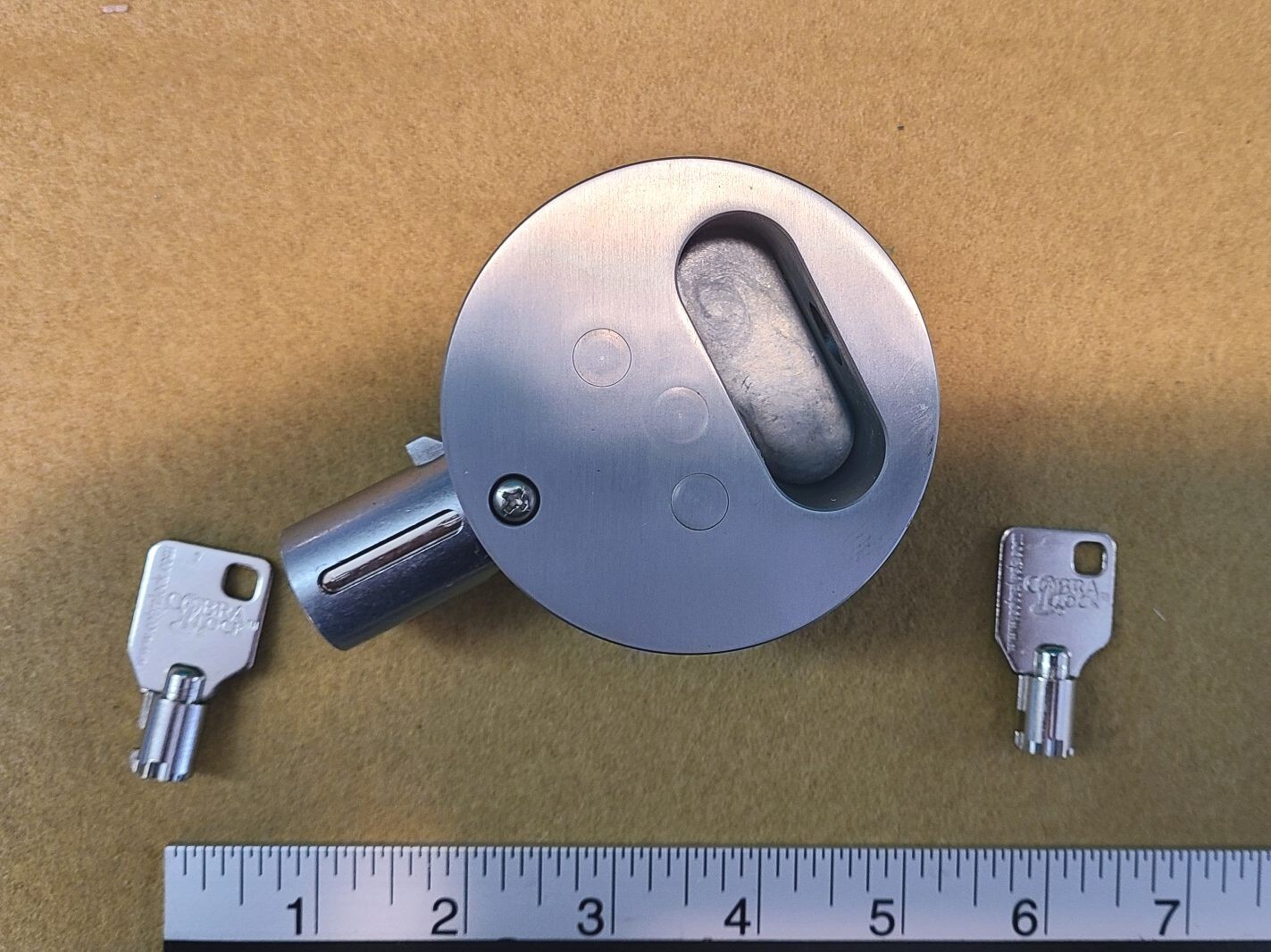 Cobra satin heavy duty puck locks – qty. 5 w/ 10 keys, for 1 price – New