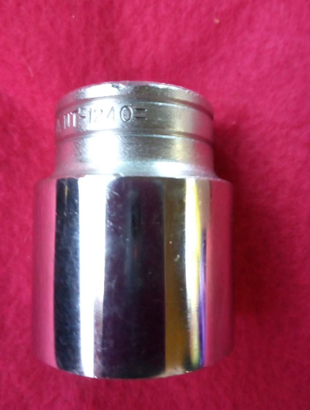 VINTAGE NEW BRITAIN 1/2″ DRIVE, 12 POINT, 1- 1/4″ SOCKET NT-1240 MADE IN THE USA