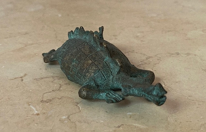RARE! MUSEUM QUALITY ANTIQUE ASHANTI SOLID BRASS CROCODILE GOLDWEIGHT 3 1/2″