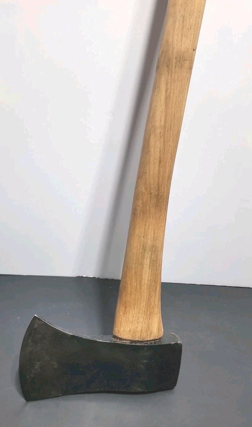 Handy Seldom Used 35″ Collins USA 3 lb-5 oz Michigan Pattern Single Bit Axe