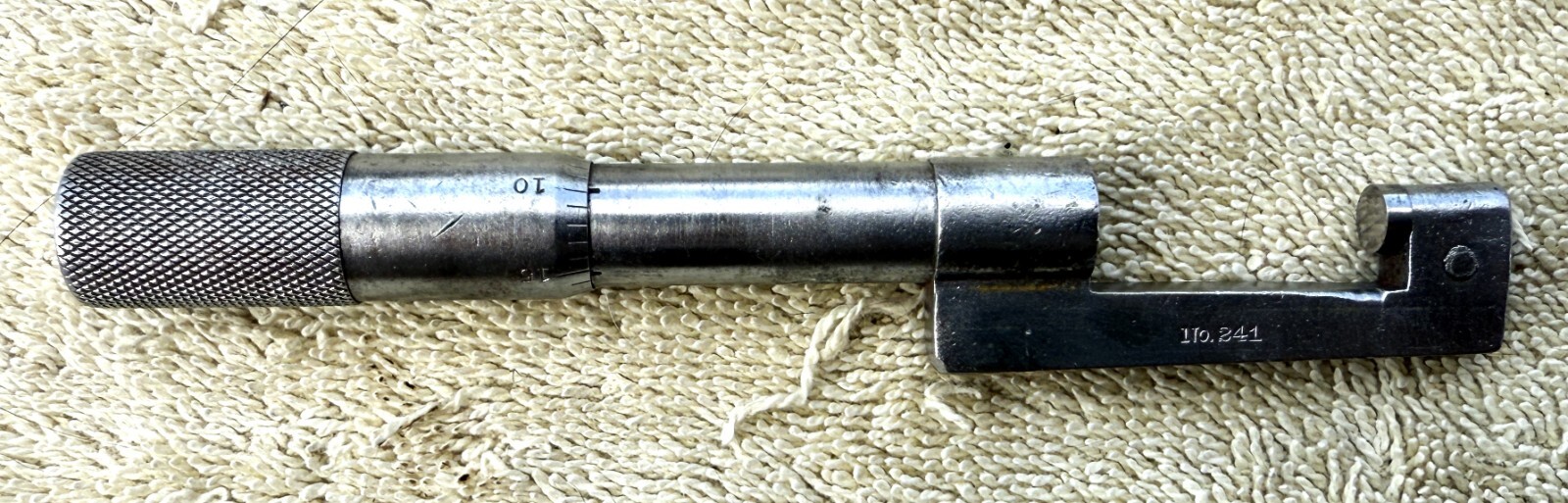 VINTAGE OLD BROWN & SHARPE 0-1 INCH TIGHT QUARTERS O.D. MICROMETER NO. 241