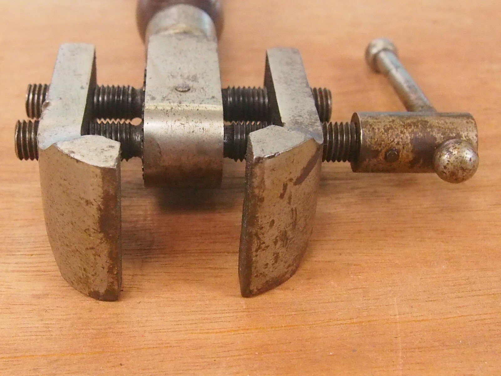 Goodell-Pratt Co. No. 97 Jeweler’s Parallel Jaw Geared Hand Vise w. Crest Logo