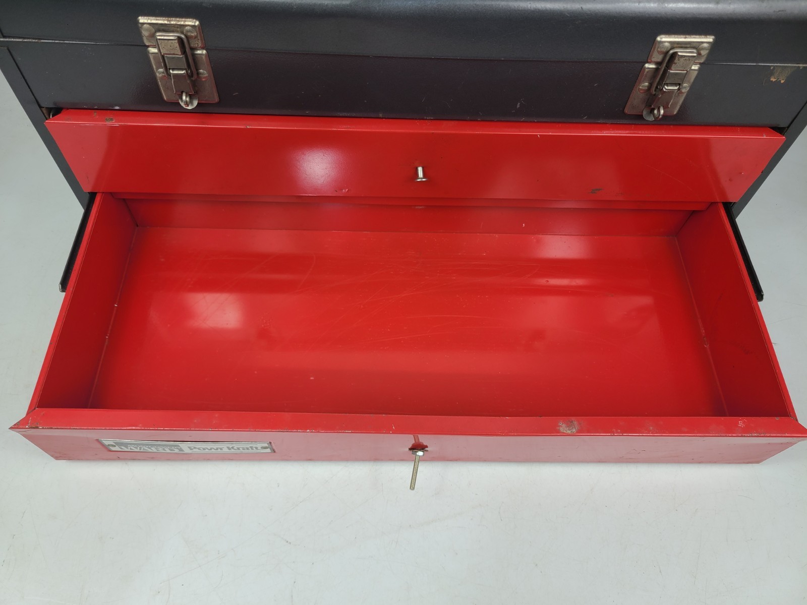 VINTAGE MONTGOMERY WARD POWR KRAFT TOOLBOX (22″×9″x11″)