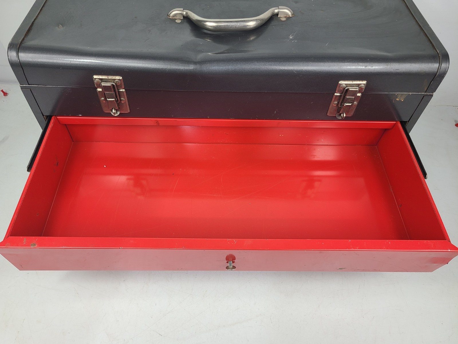 VINTAGE MONTGOMERY WARD POWR KRAFT TOOLBOX (22″×9″x11″)
