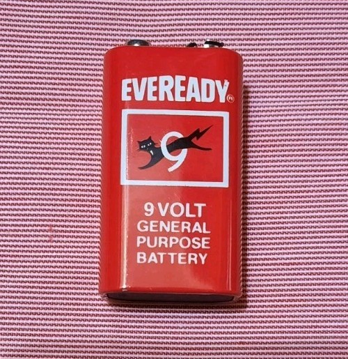 Vintage Eveready Blackcat 9 Volt Transistor Battery Non-working Collectible